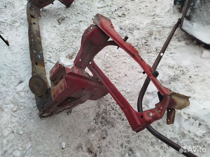 Телевизор, кронштейны фар Chevrolet Lacetti