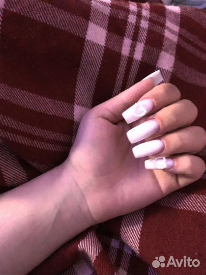 Модель на маникюр