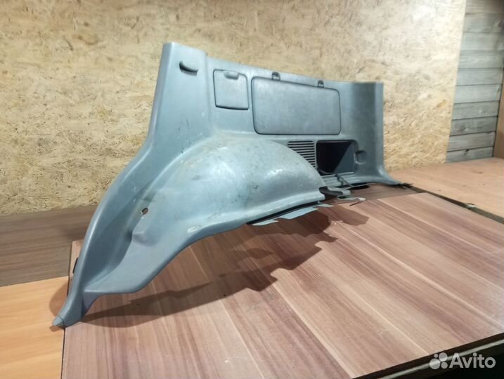Обшивка арки правая серая Toyota land cruiser 100