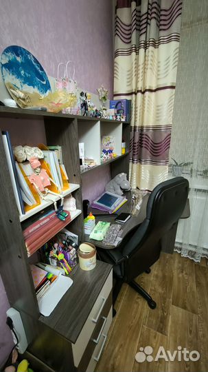 Компьютерный стол угловой с полками