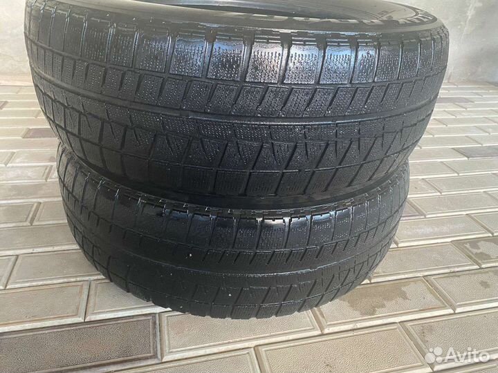 Bridgestone Blizzak Revo GZ 215/60 R17