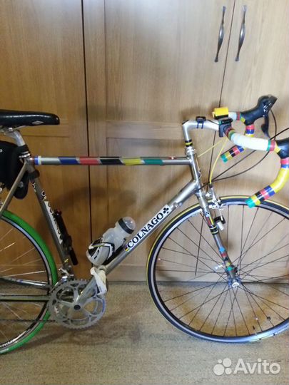 Два велосипеда - винтаж и титановая рама