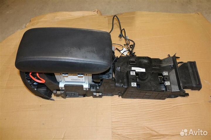 Подлокотник Jeep Grand Cherokee WK2 ресталинг (20