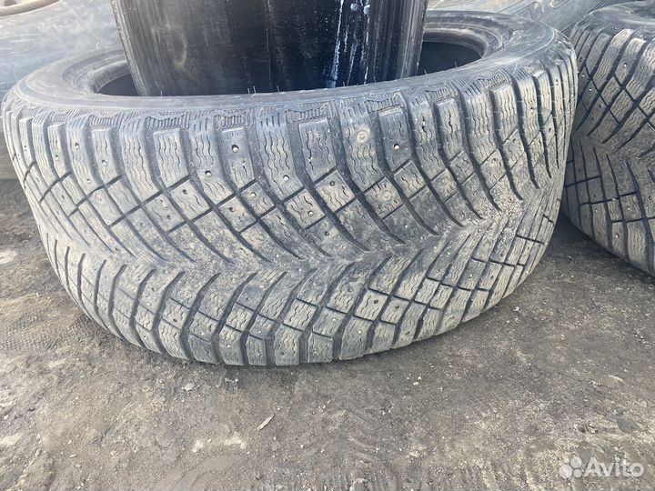 Michelin X-Ice North 4 275/40 R22 104