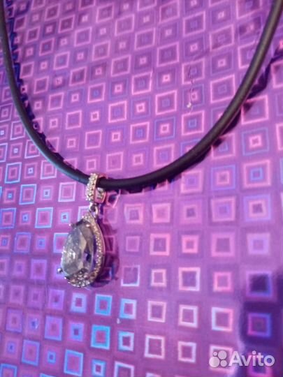 Золотая подвеска с бриллиантами