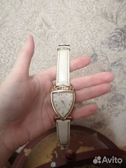 Часы evve Quartz