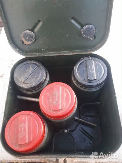 Зеленный ящик с баночками