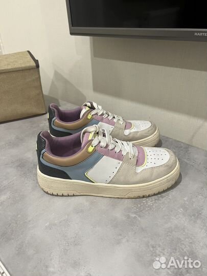 Кроссовки женские