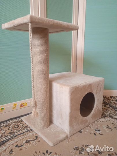 Кошачий домик с когтеточкой
