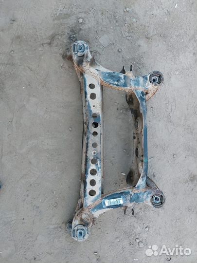 Подрамник задний mercedes w210