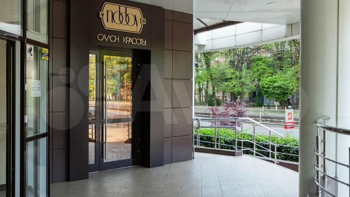 Салон красоты с оборудованием, 130.6 м²
