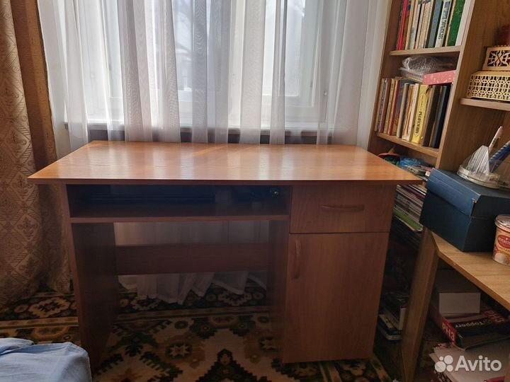 Письменный стол