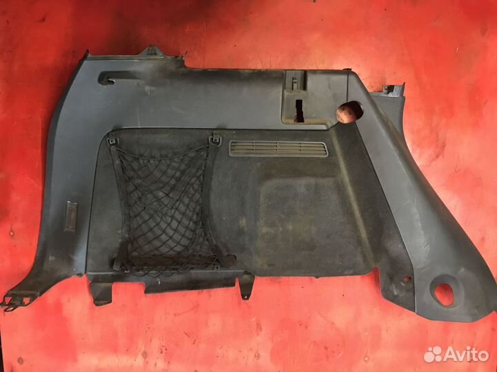 Обшивка багажника левая Volkswagen Touareg 5,0
