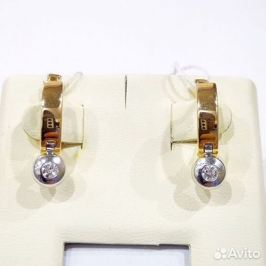 Золотые серьги с бриллиантом