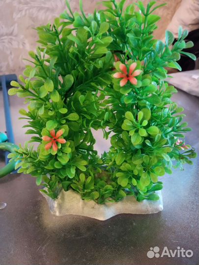 Искусственное растение в аквариум