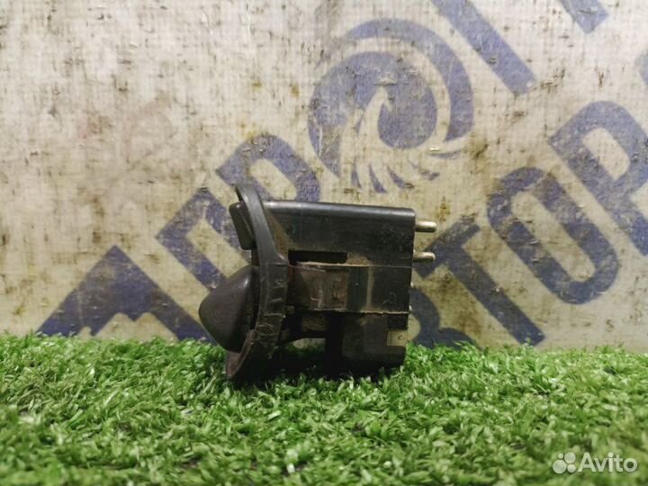 Кнопка передняя левая Bmw E34 седан 2.0 1989