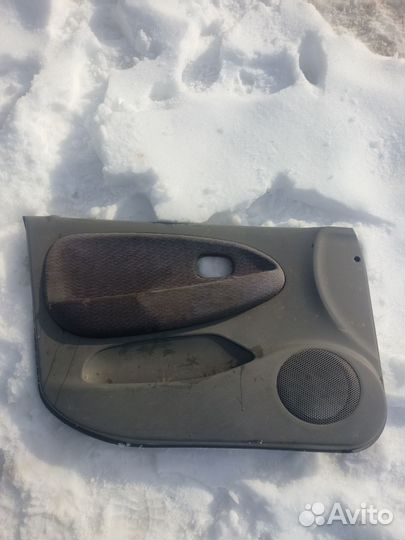 Обшивка двери передняя левая Kia Rio 1