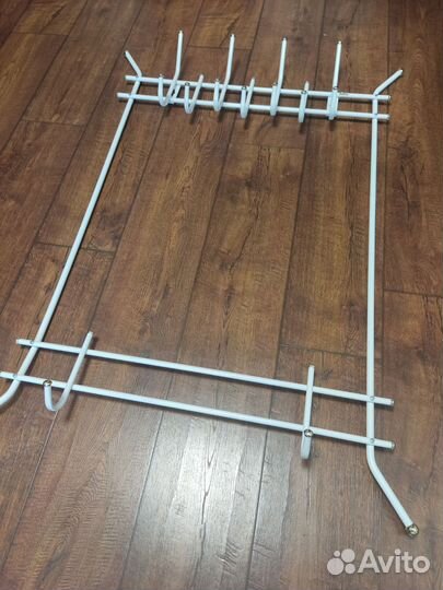 Вешалка настенная металлическая