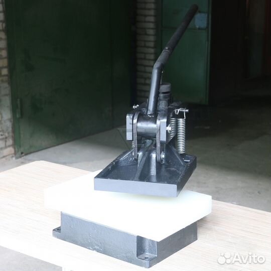 Раскройный-вырубной (высечной) пресс (штамп)