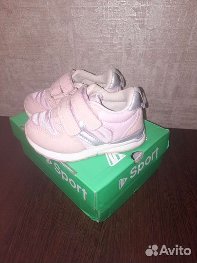 Кроссовки для девочки