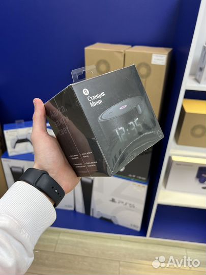 Умная колонка яндекс мини с часами