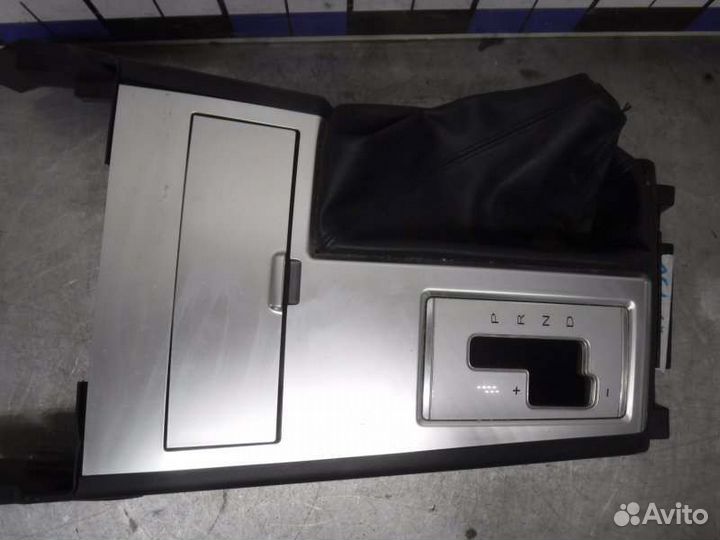 Консоль между сидений Mitsubishi Pajero Sport 2