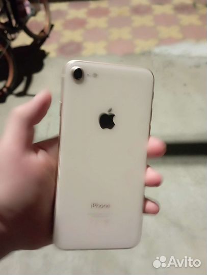 Телефон iPhone 8 64 gb