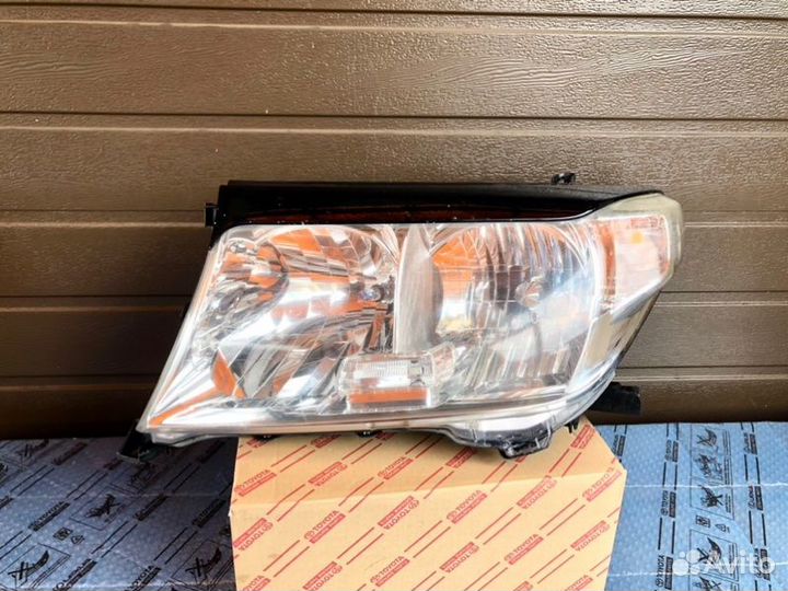 Фара передняя Toyota Lc 200 2007-2012