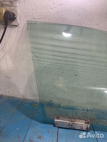 Стекло правое переднее водительской двери bmw e36