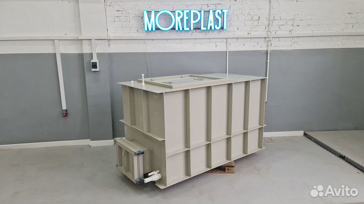 Контейнер для перевозки живой рыбы y79