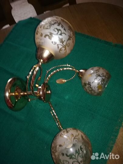 Люстра три плафона