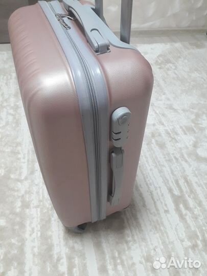 Чемодан на колесах