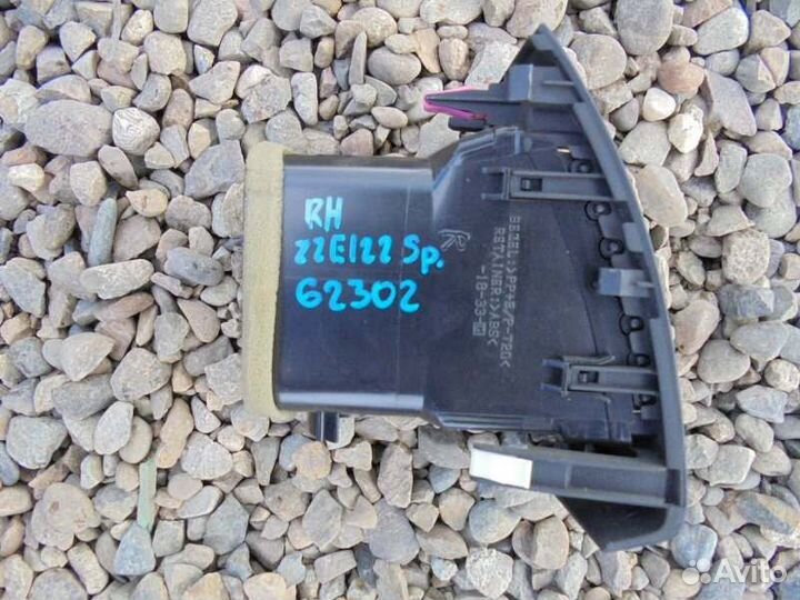 Дефлектор правый Toyota Corolla Spacio ZZE122