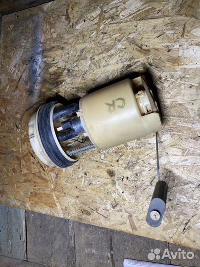 Топливный насос Mitsubishi Carisma 1.6 AT