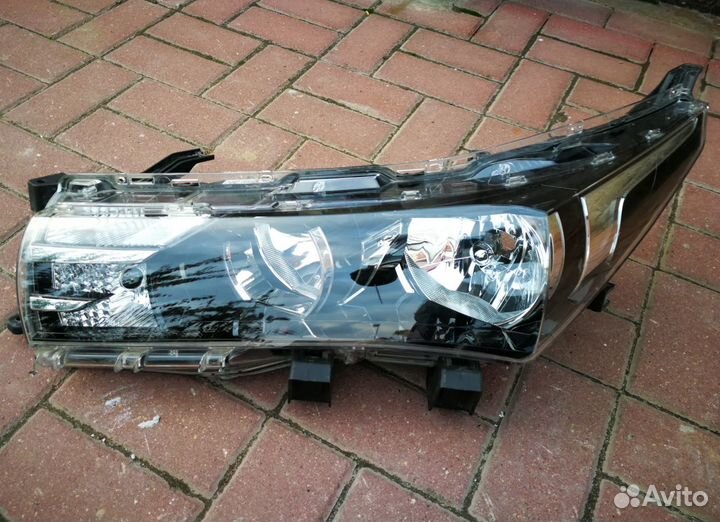 Toyota Corolla 180 левая фара 2013