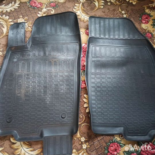 Автомобильные коврики резиновые