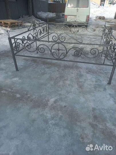 Оградки на кладбище