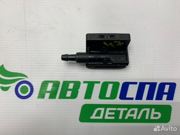 Форсунка омывателя лобового стекла передняя правая