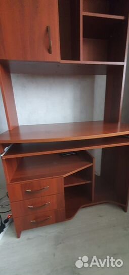 Компьютерный столик бу в хорошем состоянии