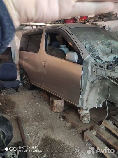 Toyota Funcargo, 2001