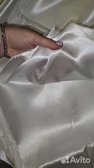 Отрез ткани атлас