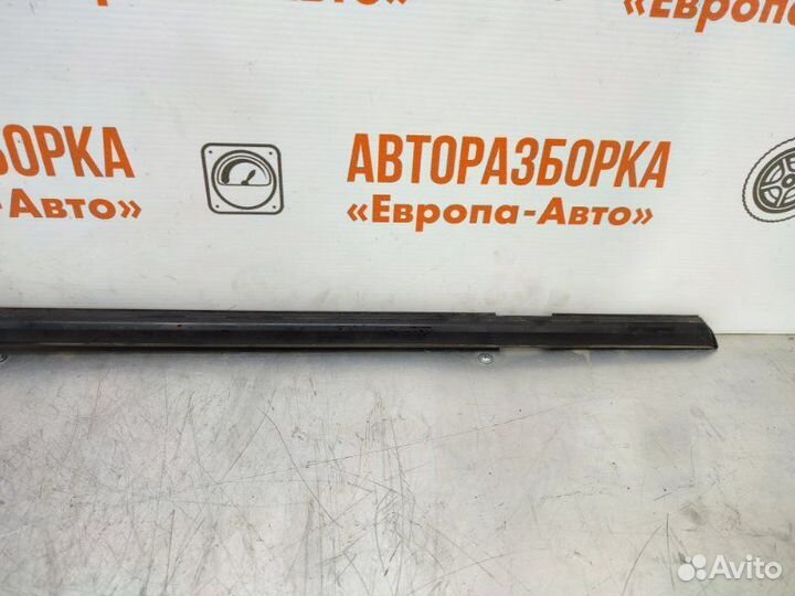 Уплотнитель передний правый Honda Civic 4D седан