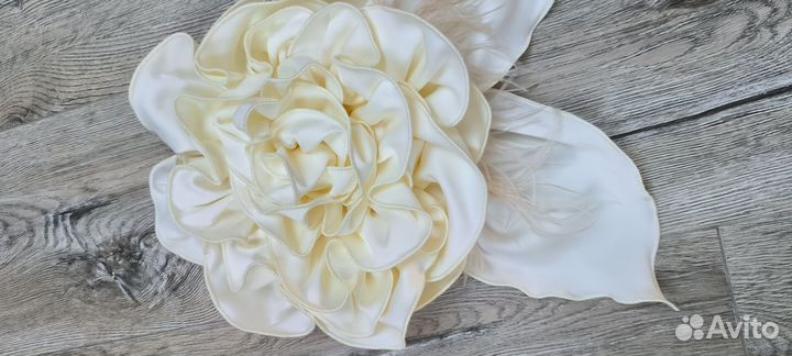 Декоративный цветок на жакет или платье