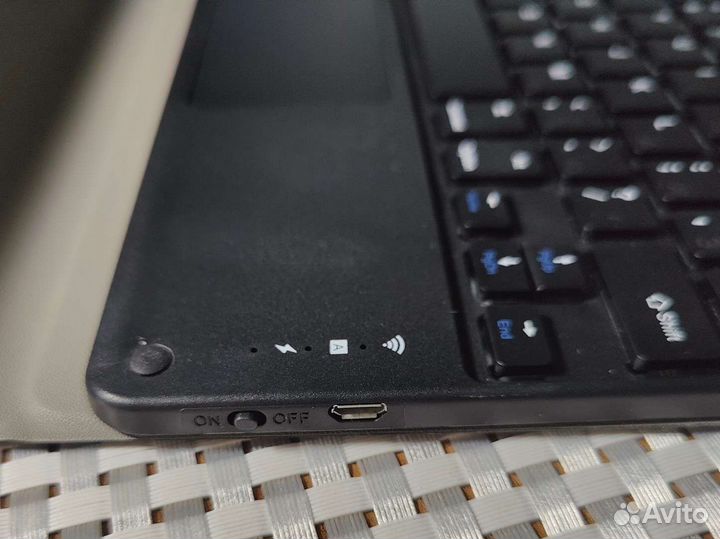 Клавиатура и чехол для iPad air 2