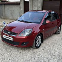 Ford Fiesta 1.6 AT, 2008, 318 000 км, с пробегом, цена 585 000 руб.