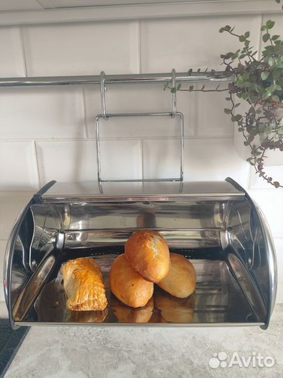 Хлебница металлическая б/у на рейлинг