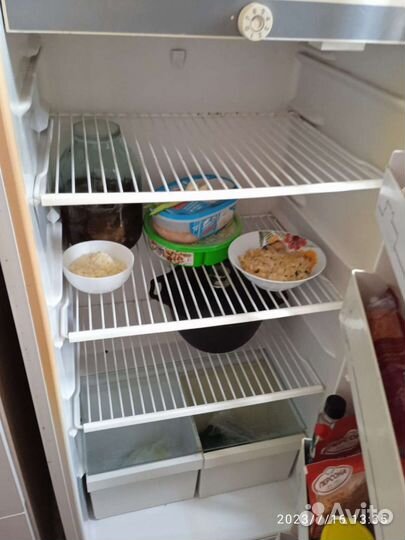 Холодильник бу морозит,холодит отлично.Безшумный
