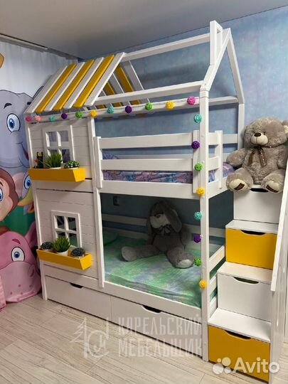 Кровать двухъярусная домик 