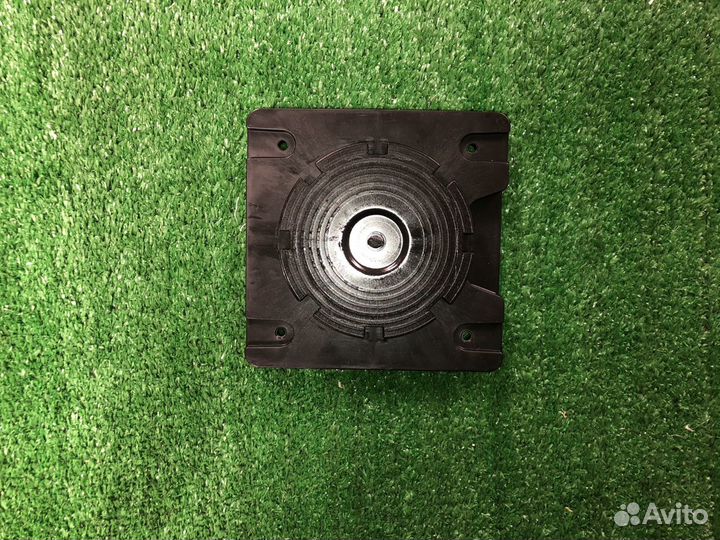 Нижнее основание для поворотного механизма