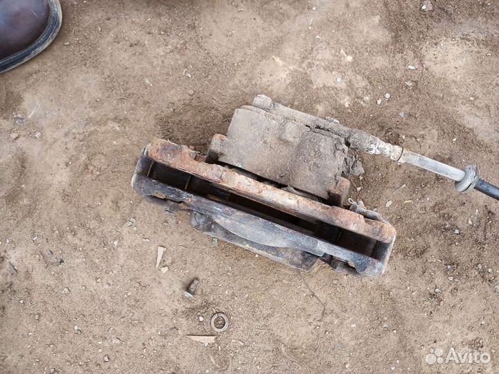 Суппорт правый Нива шевроле Бертоне 2009 г